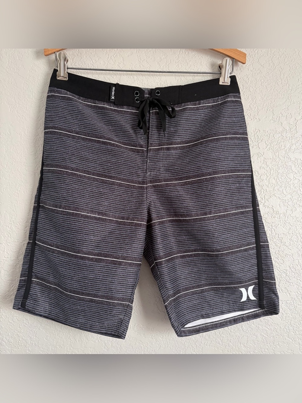 Hurley Boy’s Size 16 Black White Gray Drawstring Shoreline Boardshorts Swimwear